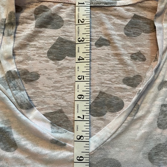 Pink/Gray Heart V-Neck Shirt, Women's Size M - Picture 6 of 6